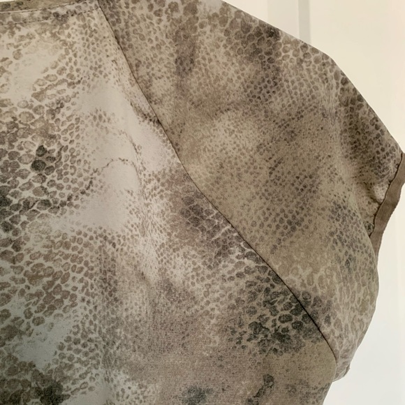 Aritzia Wilfred nude/grey animal print top size XS - Picture 9 of 9